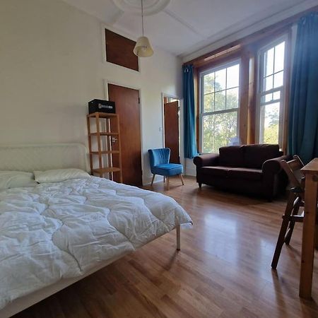 Bright Well Located Studio Flat 런던 외부 사진