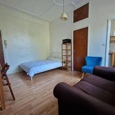 Bright Well Located Studio Flat 런던 외부 사진