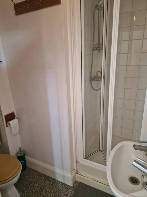 Bright Well Located Studio Flat 런던 외부 사진