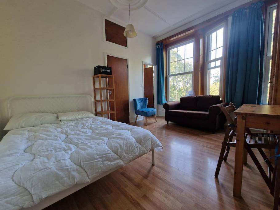 Bright Well Located Studio Flat 런던 외부 사진