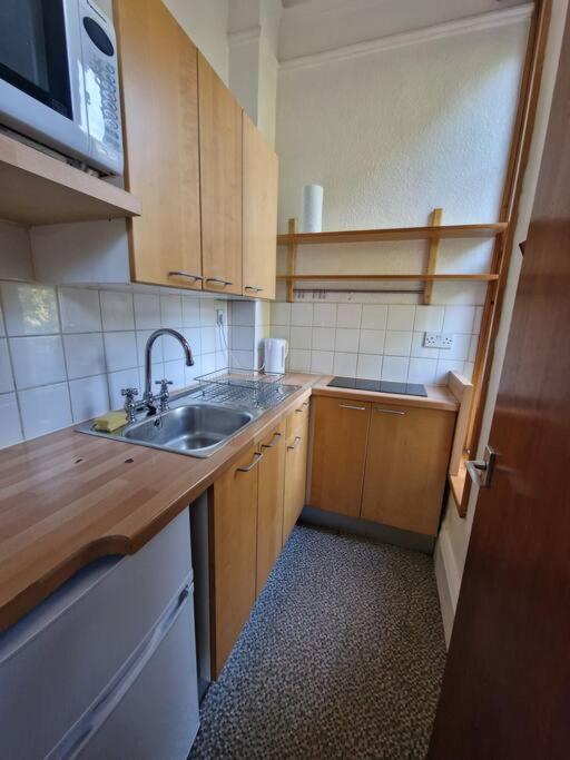 Bright Well Located Studio Flat 런던 외부 사진